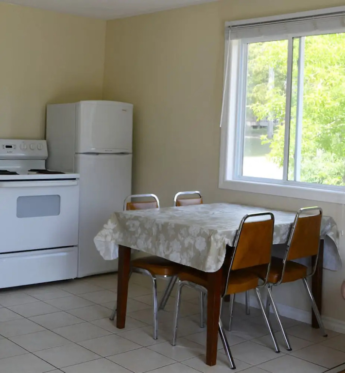 Lions Head Beach Motel & Cottages - WATERFRONT