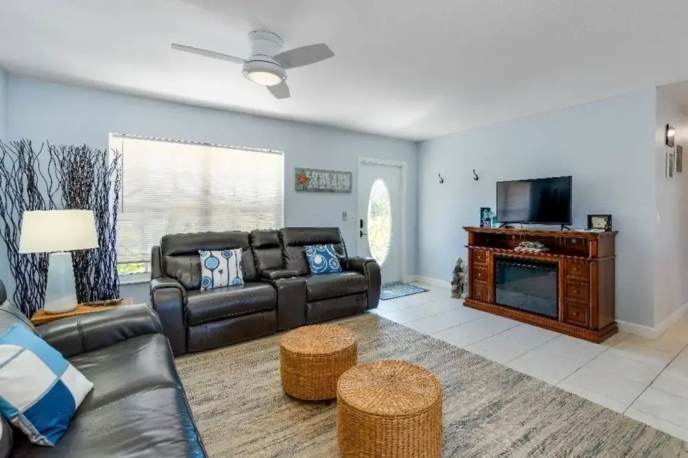 Canal Dreams 3 BR 2 BA Pool Home on the Canal