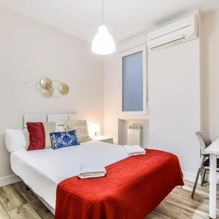 Retiro V in Madrid with 4 bedrooms and 2 bathrooms
