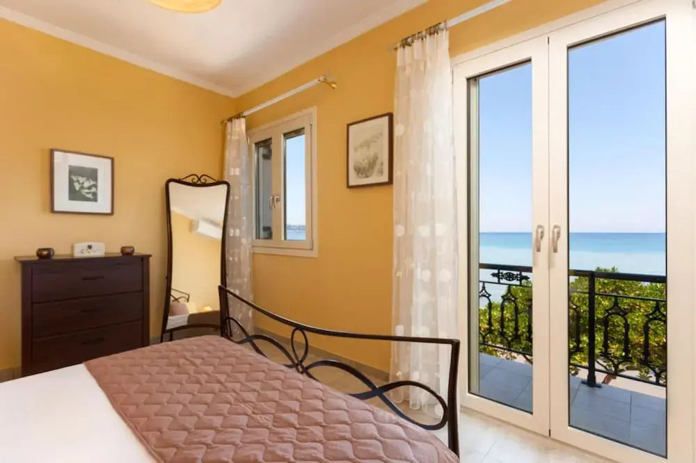 Villa Elizabeth - Seafront Classic Villa