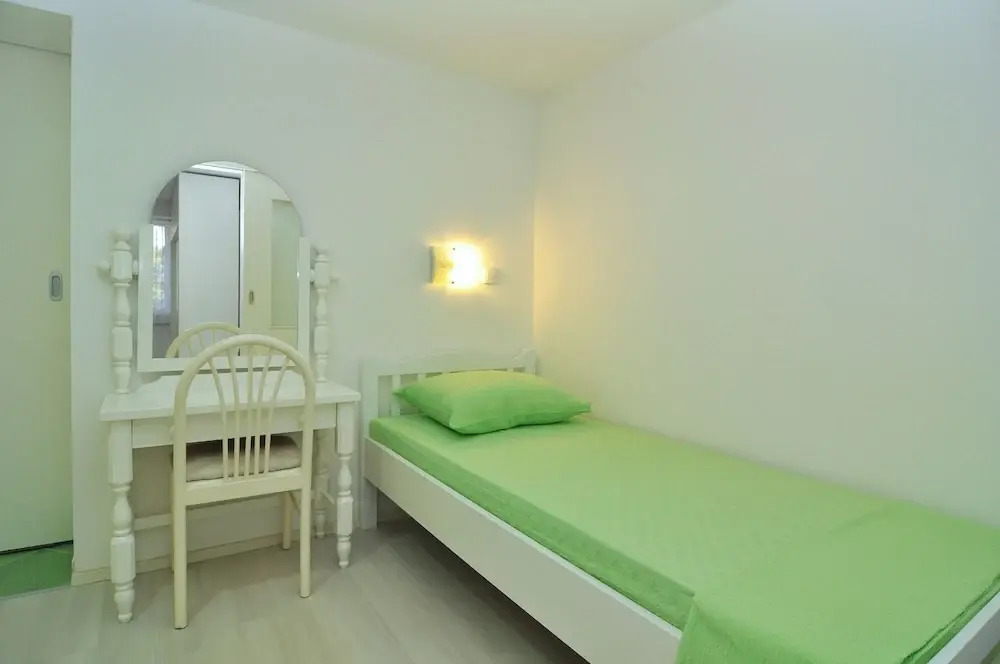 Spacious Modern Apt. With big Patio and sea View