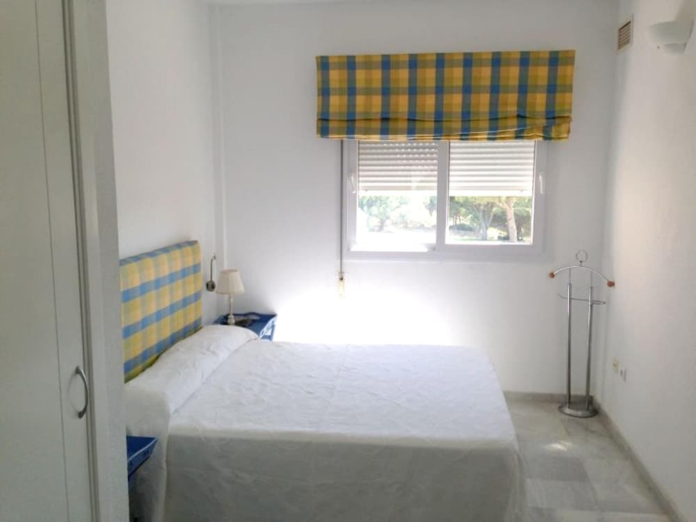 House With 4 Bedrooms in Chiclana de la Frontera, With Wonderful sea V