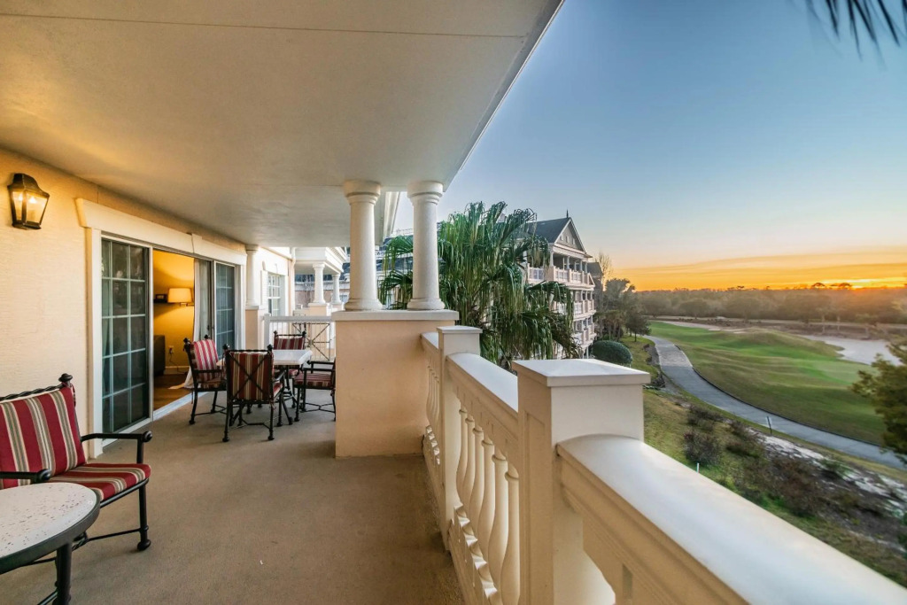 A DISNEY REUNION! 5 Heated Pools, New, Near Dis, Sleeps 8