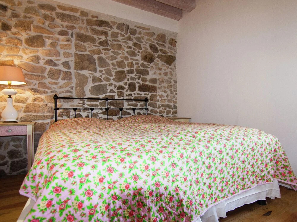 Very nice cottage with studio on a domain with heated pool