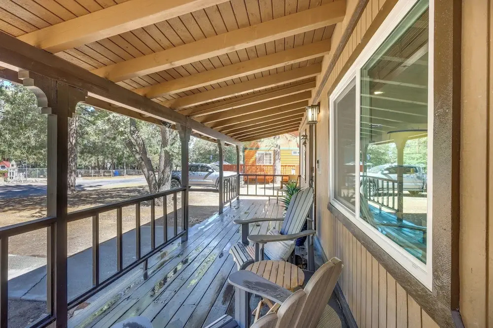 Near Slopes & Shores: Pet-friendly Sugarloaf Gem