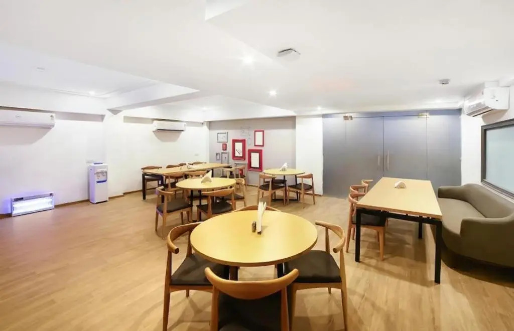 Hotel Mavens Orange Gurgaon