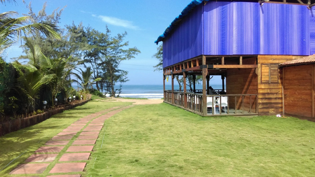 Shining Sand Beach Hotel
