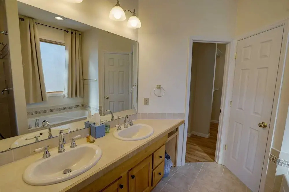 Fontana Lakeview Escape 4 Bedroom Home