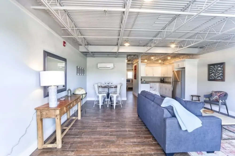 Ocean Jewel 2- Modern Loft Close to Beach and Shops