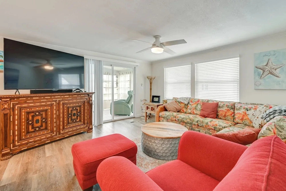 7 Mi to Bonita Beach! Escape w/ Pool Access