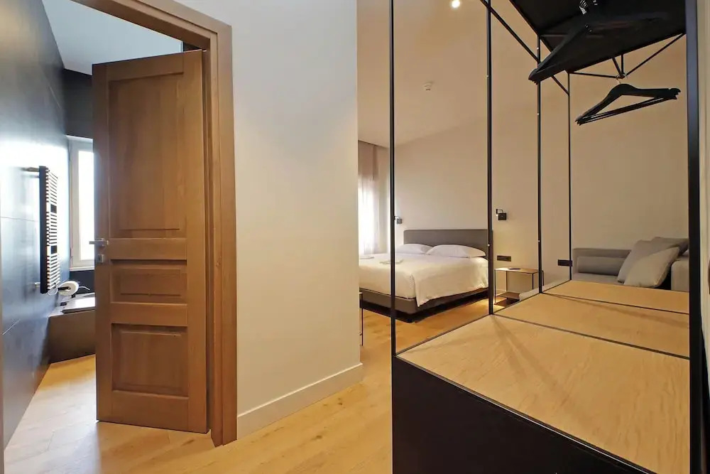 The Place Gallia - New Guesthouse San Giovanni- self check-in -near metro