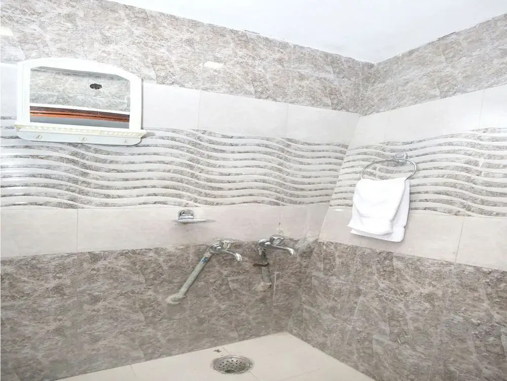 OYO 10407 Home Modern 3BHK Sanjauli Market
