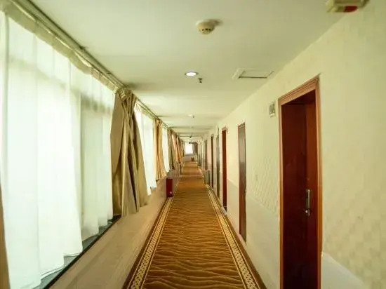 Tianzhong Business Hotel (Zhumadian Railway Station)