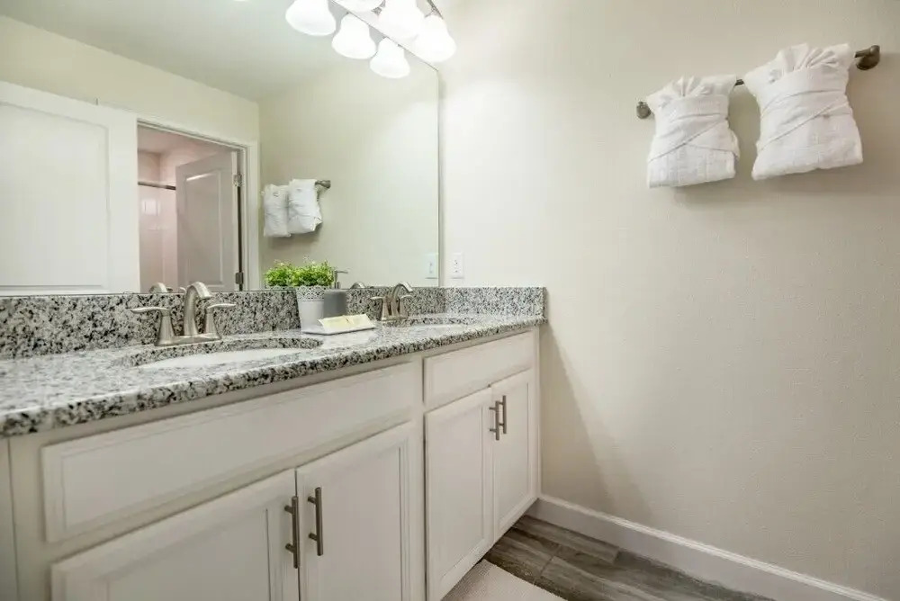 4 Bedroom 3 Bathroom Town Home With Pool 1594mvd