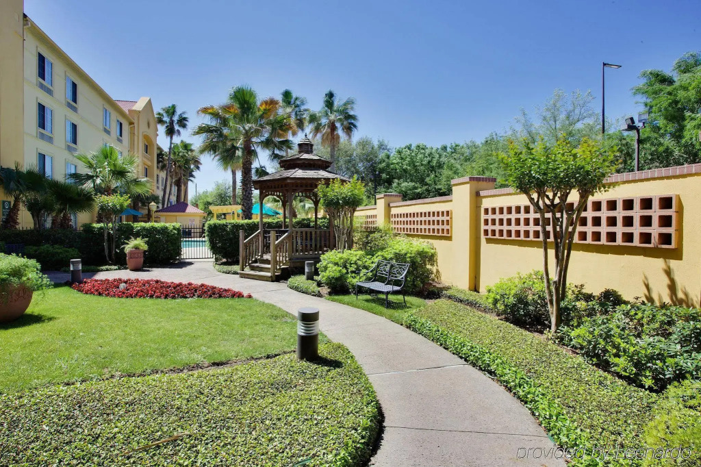 La Quinta by Wyndham Houston West Park 10