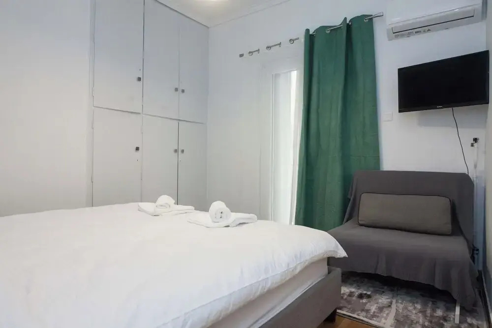Stylish Renovated 2 Bd Apt in Exarcheia