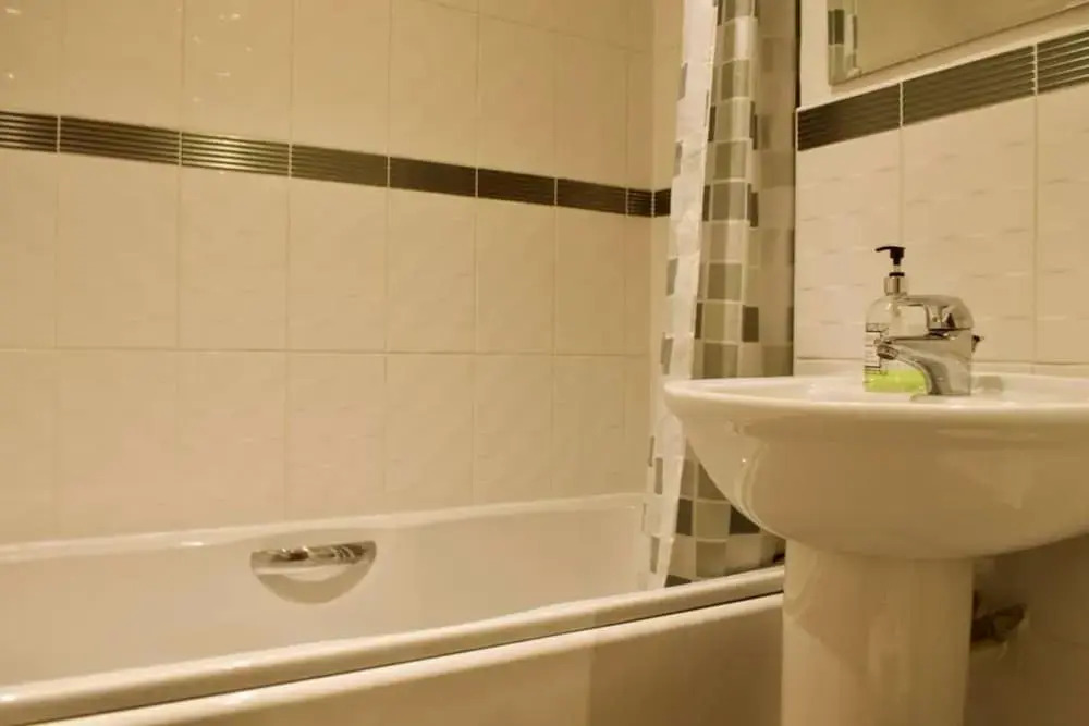 3 Bedroom Apartment With Private Roof Terrace