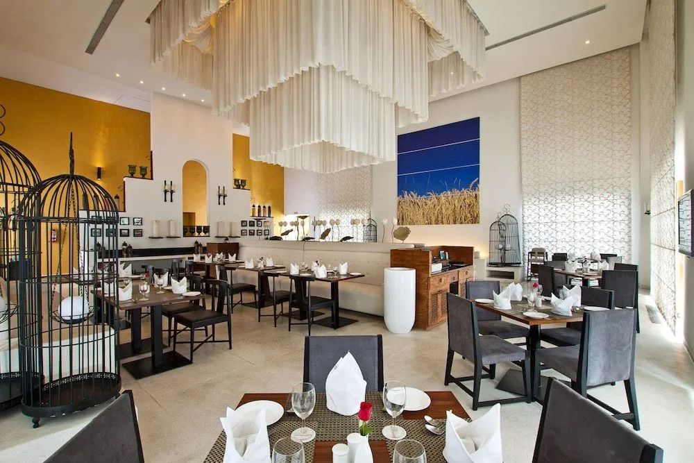 Summit Montana Suites & Spa at Mall