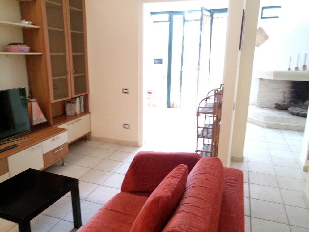 House With 3 Bedrooms in Quartu Sant'elena, With Furnished Terrace - 2