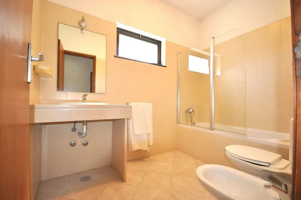 Close to Amenities, Free air Conditioning and Wi-fi