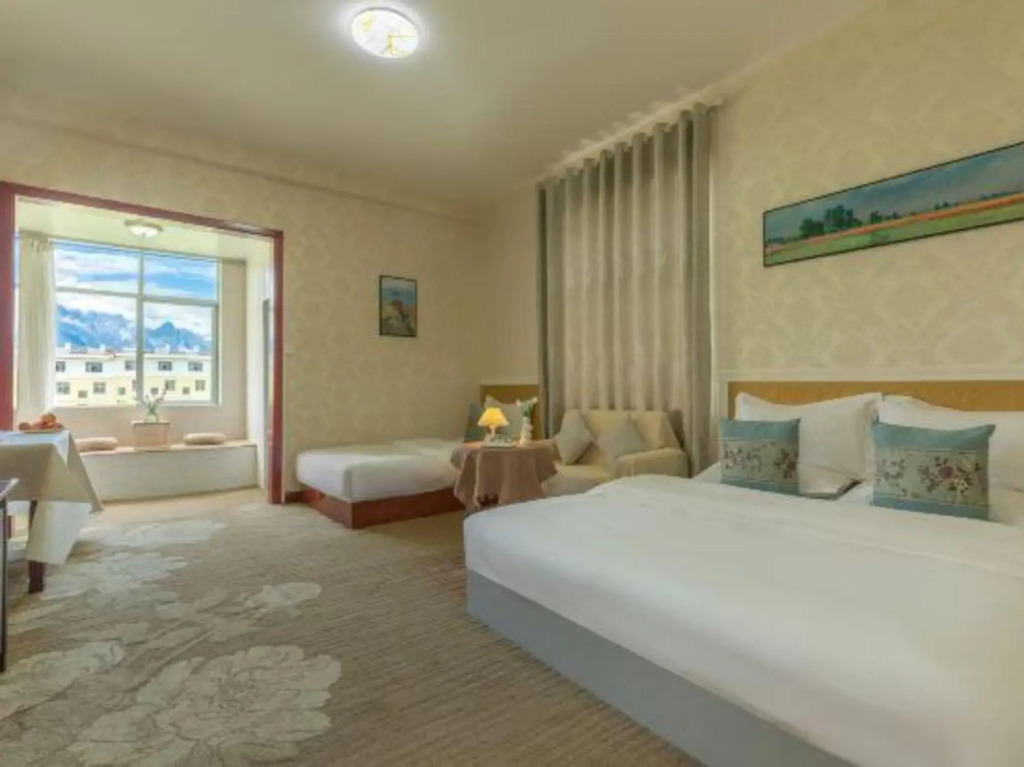 Sunlit Golden Mountain | Sky Garden Aesthetic Guesthouse (Heilongtan Park Branch)