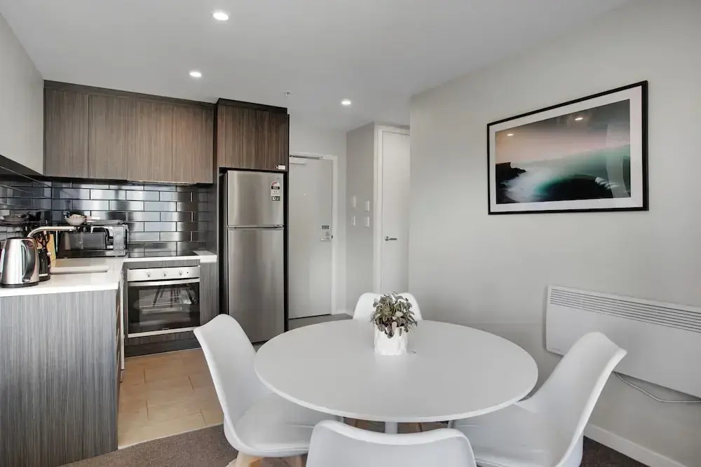 City Skyline Apartment near Myers Park