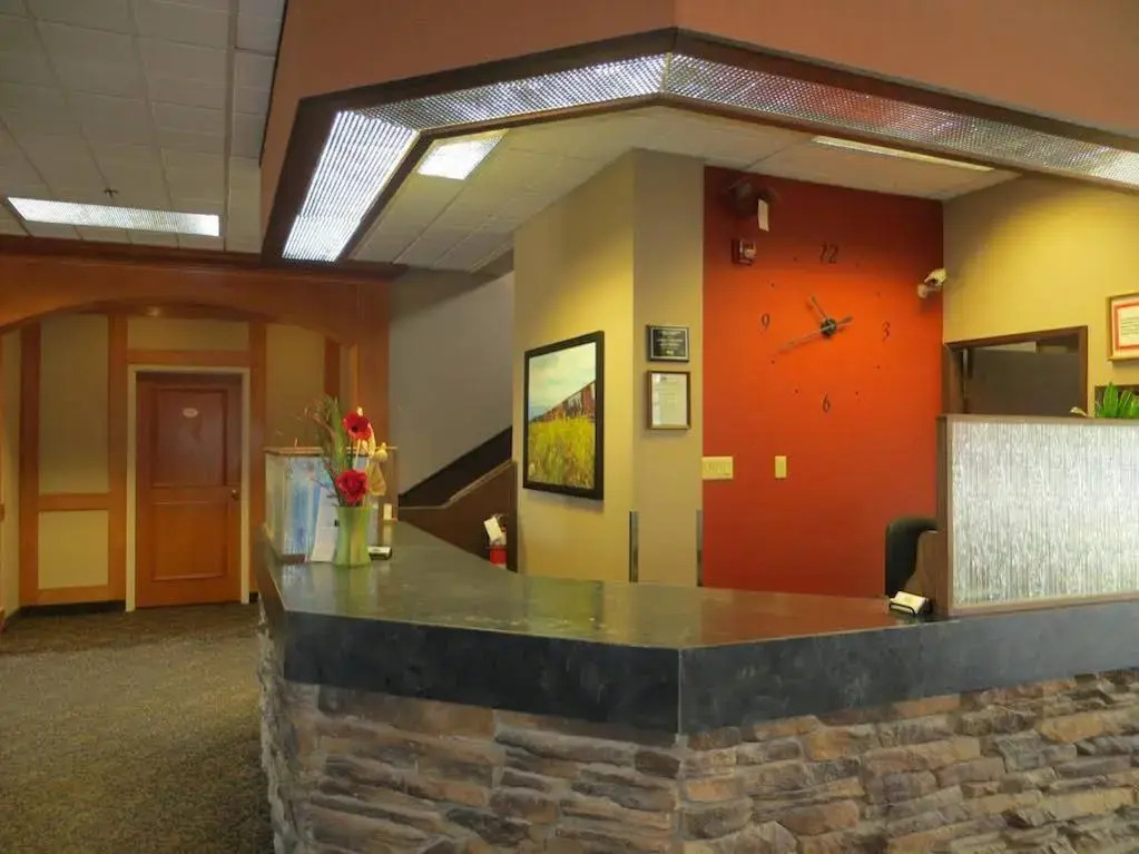 Athabasca Valley Inn & Suites