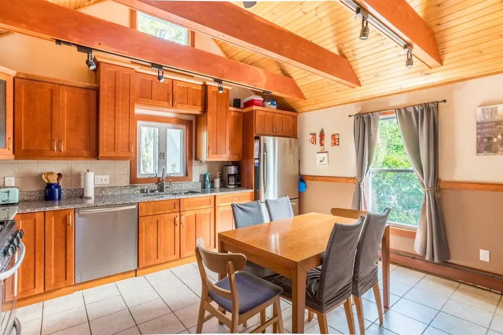 Prime City Living Townhouse 4 Bedroom Townhouse by RedAwning