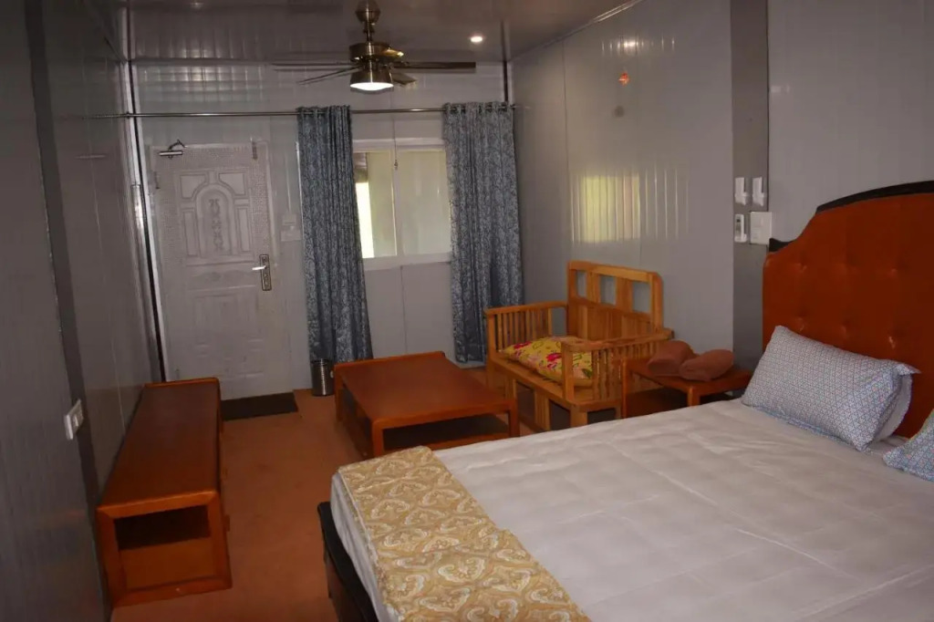 Private Rooms with International Airport View