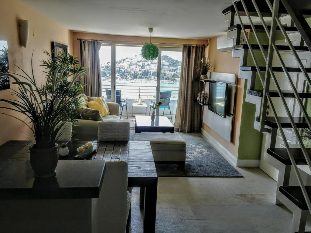 Beautiful 2 bedroom 2 bathroom sea view