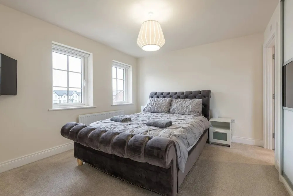 Stylish & Modern 3 Bedroom Home