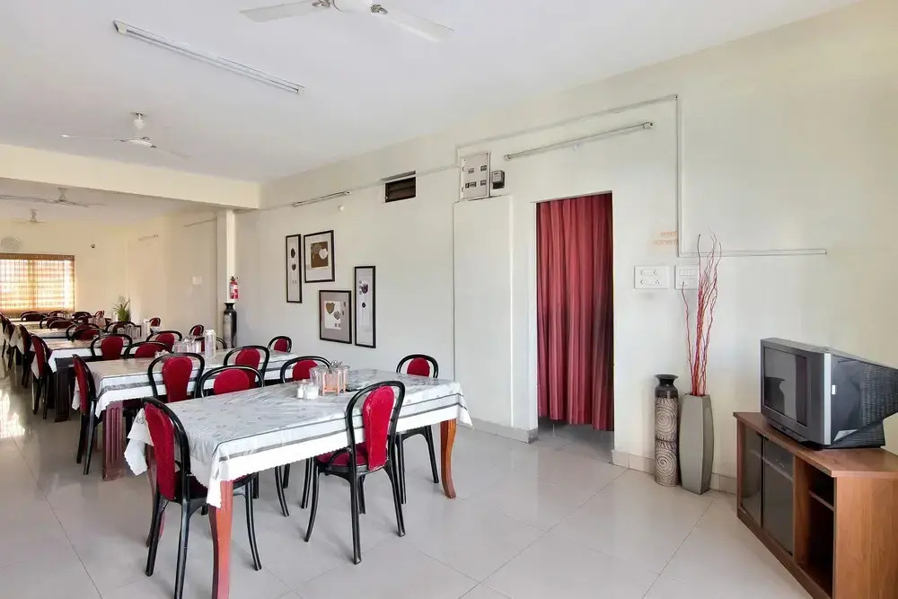 OYO 20008 SilverKey Madhapur