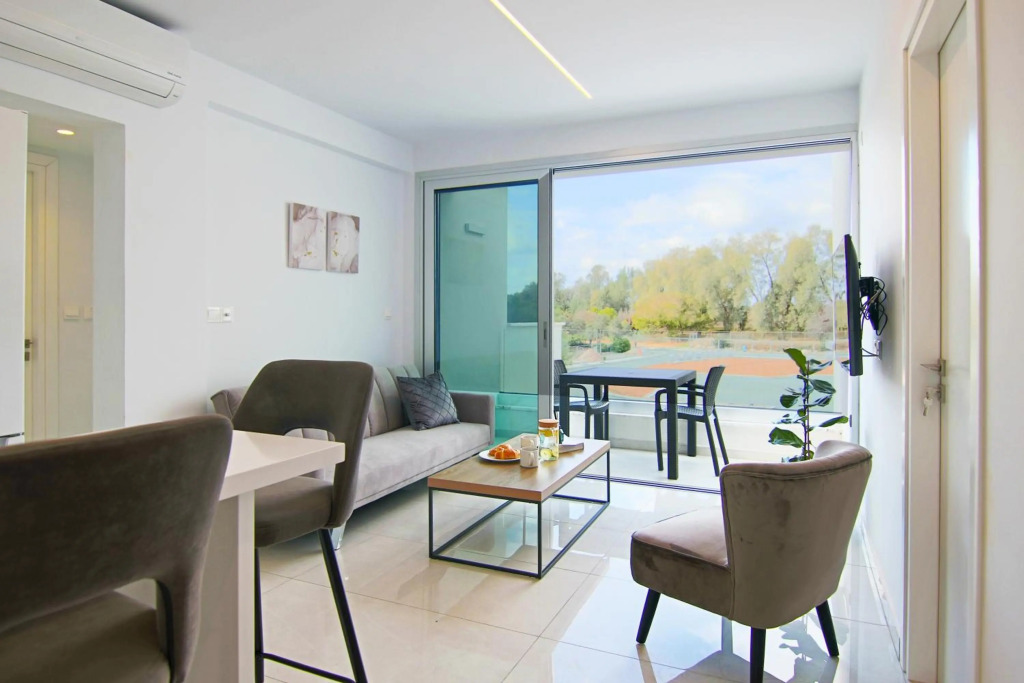 Phaedrus Living - Seaside Executive Flat Harbour 208