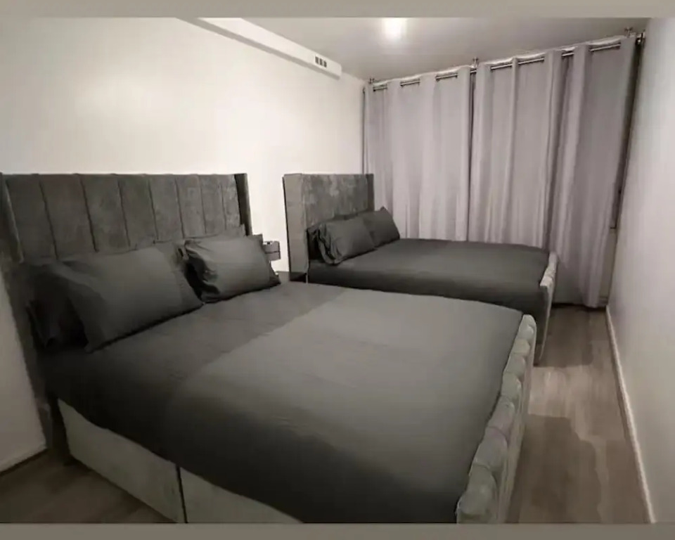 New! Xtra Large 4 Bedroom Up to 14 Guests