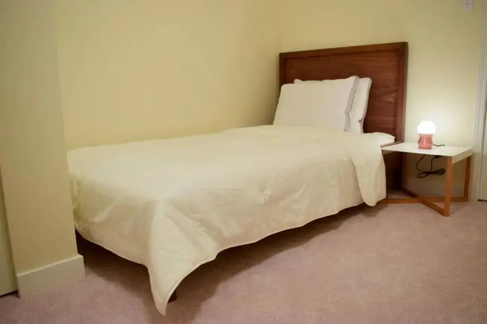 Cosy 2 Bedroom Lower-level Suite