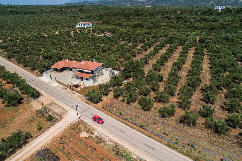 Seaview Nature Retreat - Filiatra s Cozy Hideaway