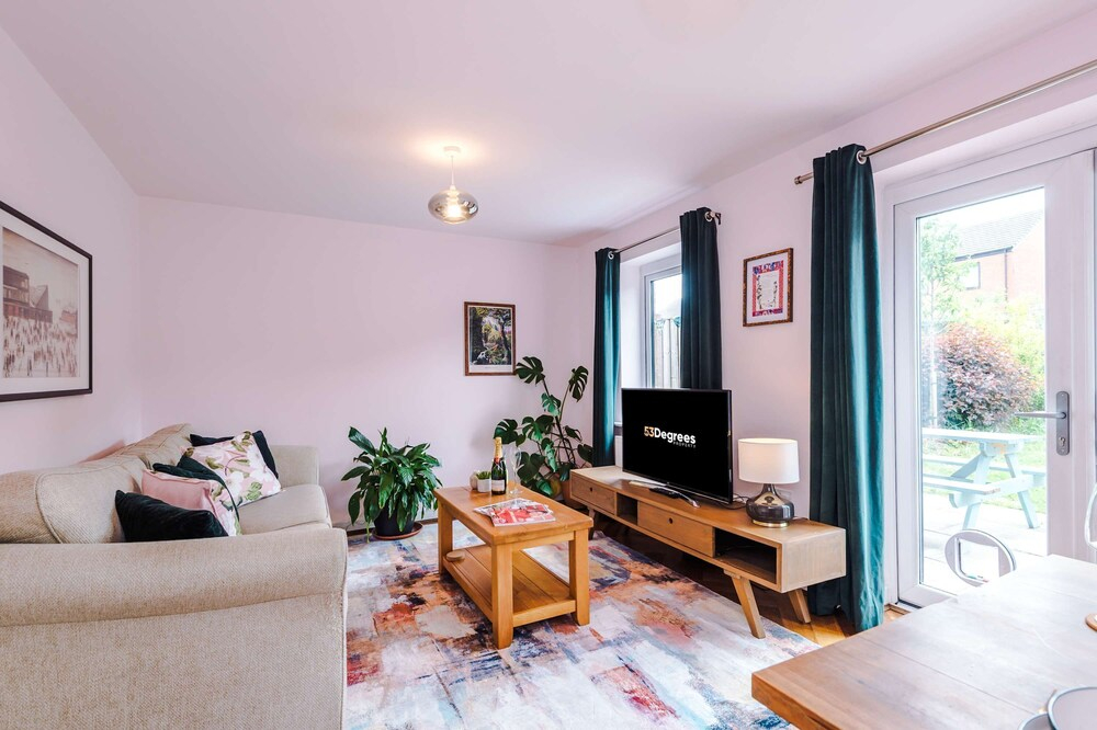Spacious 2 Bed Perfect for Couples With Parking