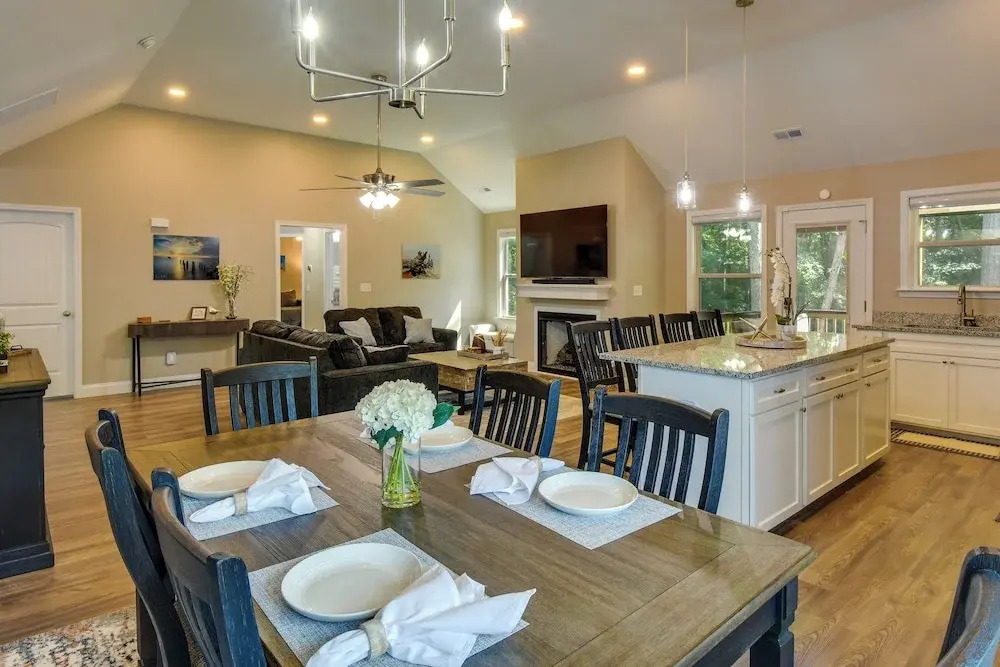 Charming Pendleton Retreat ~ 5 Mi to Clemson!