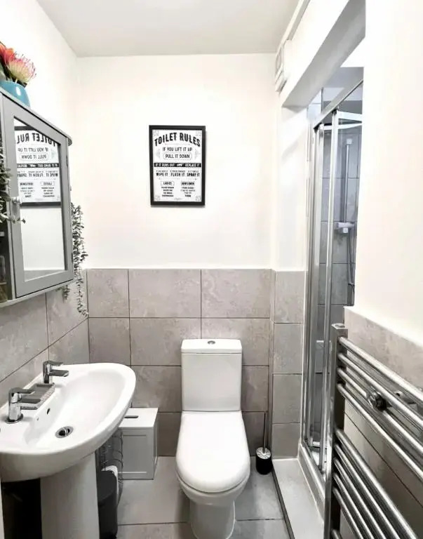 Central London 2 Bed Old Street Station Sleeps 4 to 5 Close to all attractions