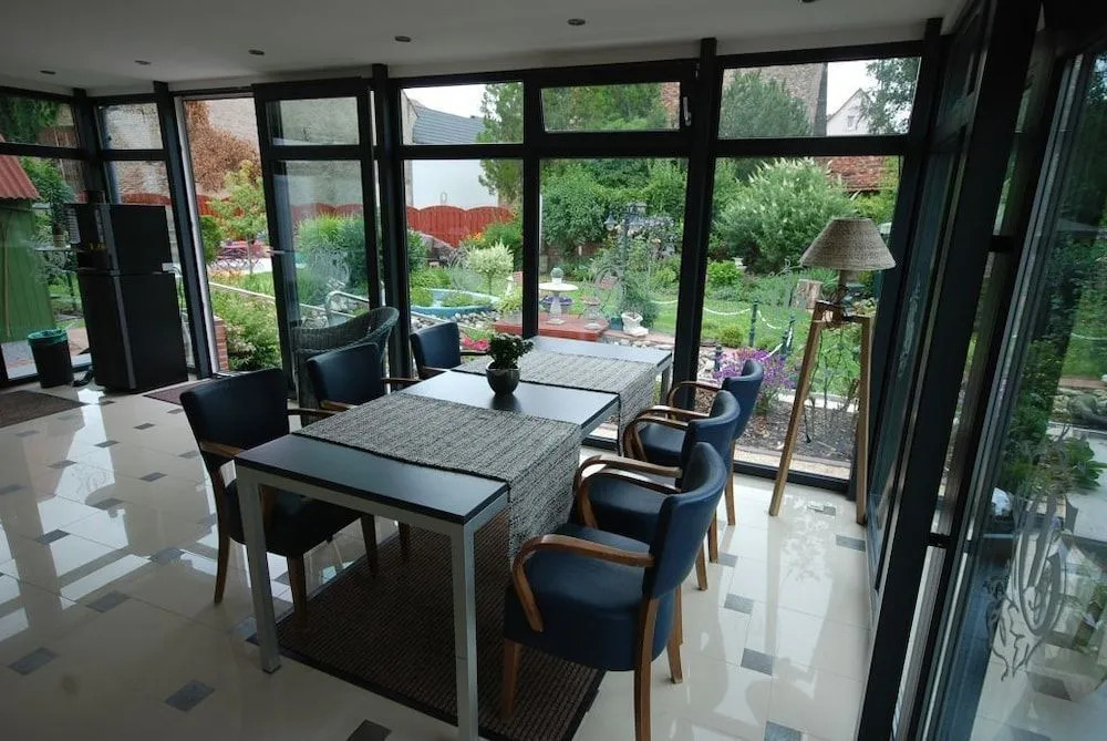 Gasper Business & Garden Hotel