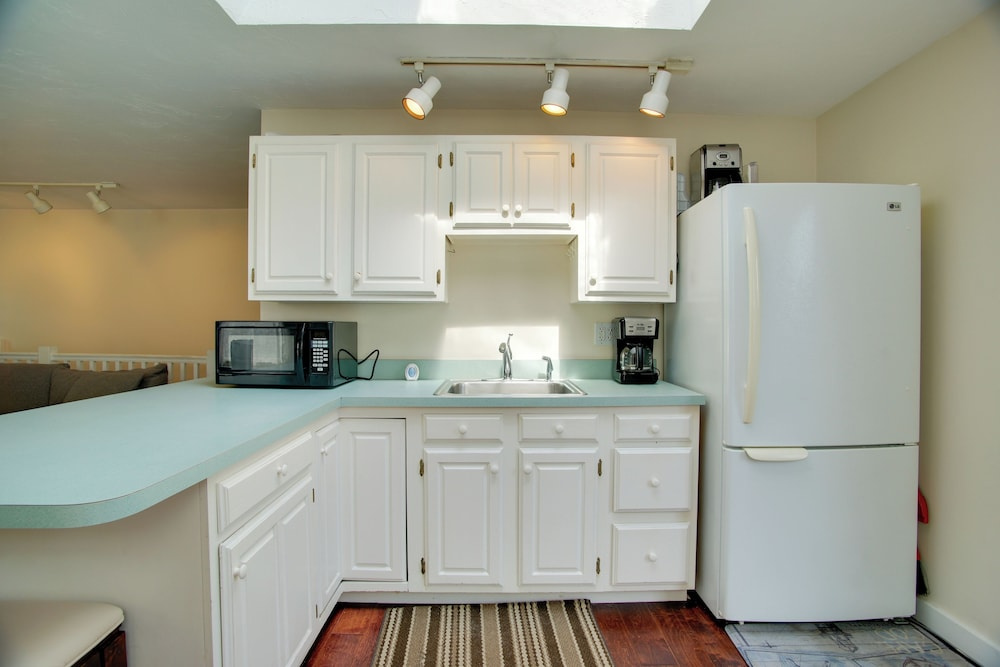 < 1 Mi to Beach: Family-friendly Falmouth Home!