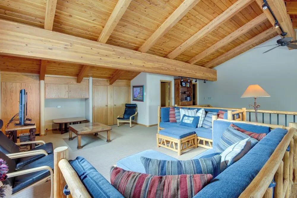Big Sky Condo w/ Mountain Views < 1 Mi to Resort!