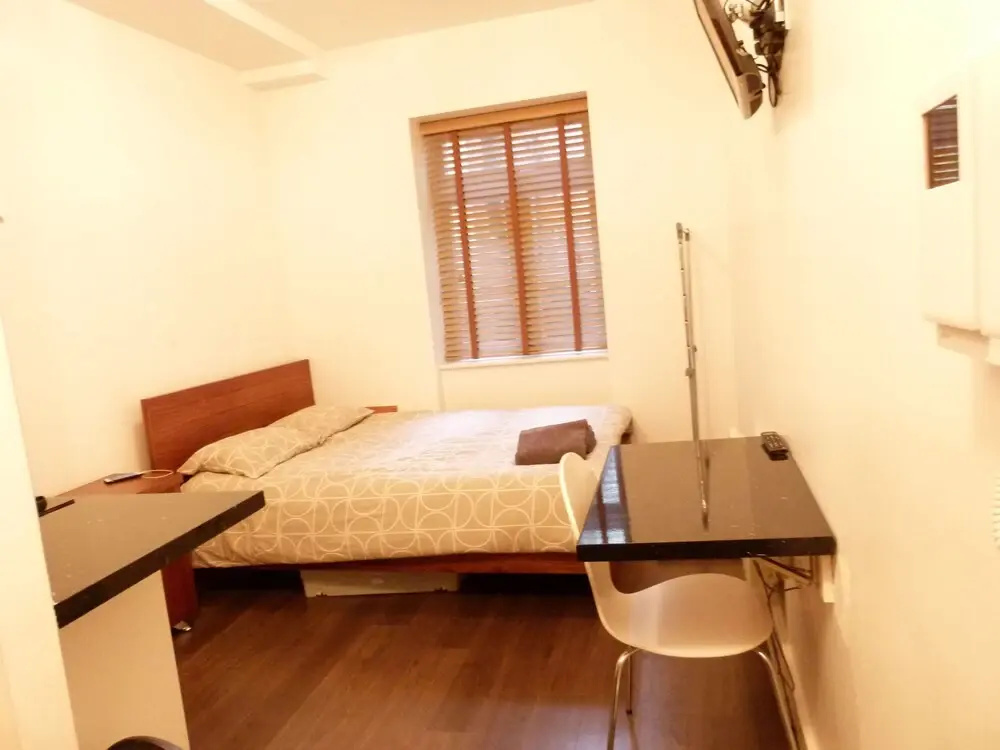 SS Property Hub - City of London Apartment Studio 4