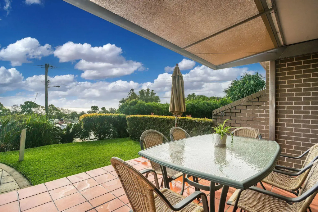 11 James Cook Apartments - w. pool & beach access