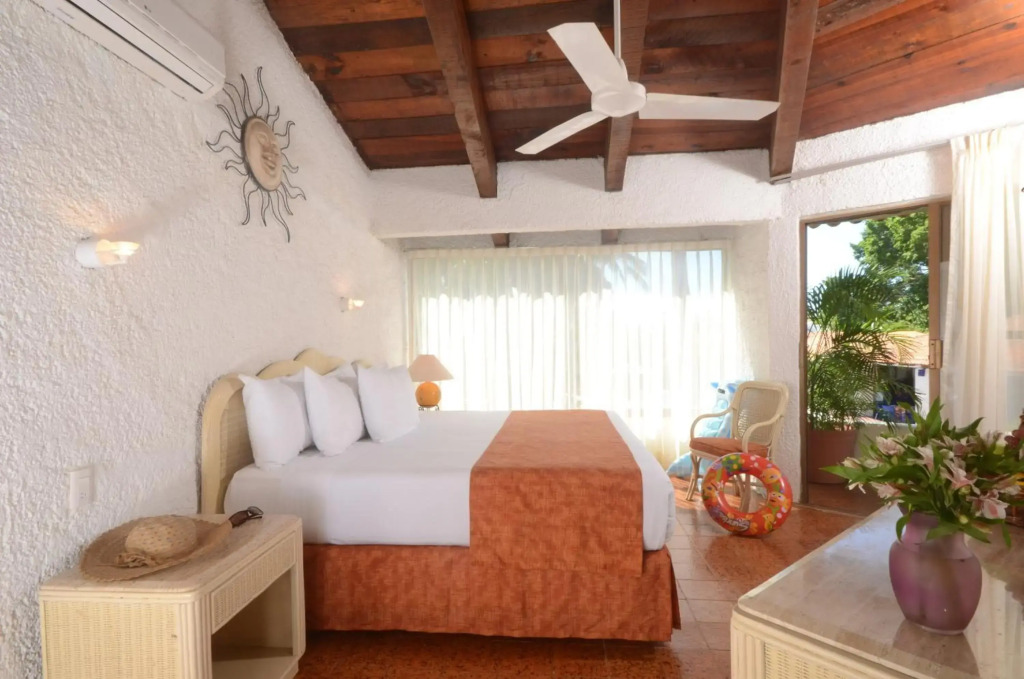 Cabo Blanco Hotel and Marina