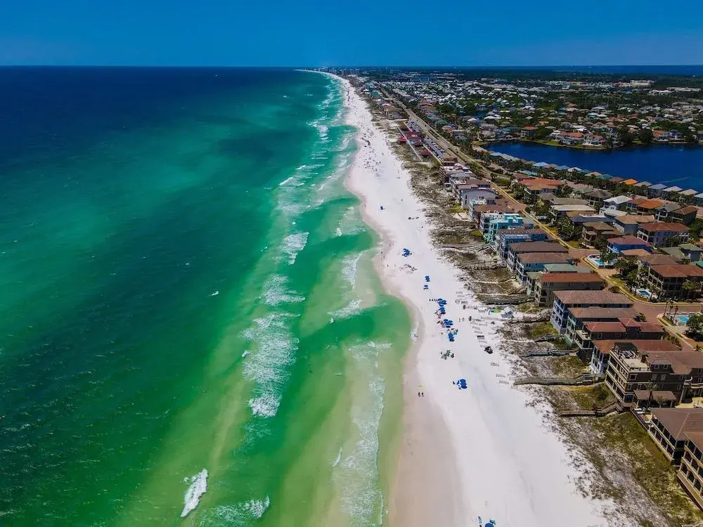 Destin's Gem by Avantstay Steps to the Beach w/ BBQ & Pool