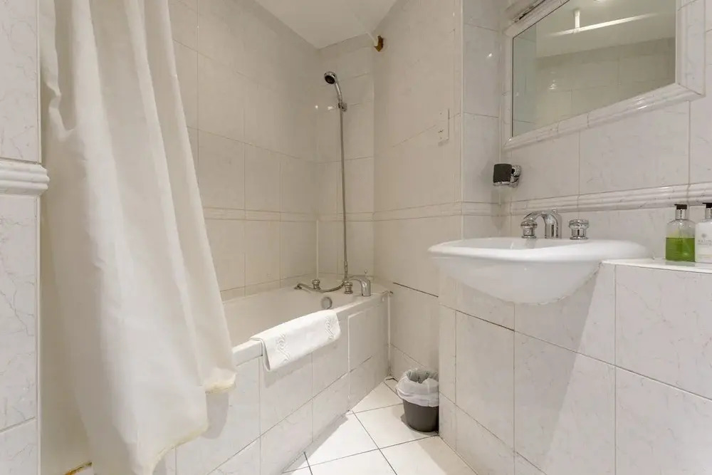2 Bedroom Flat With Tower Bridge View