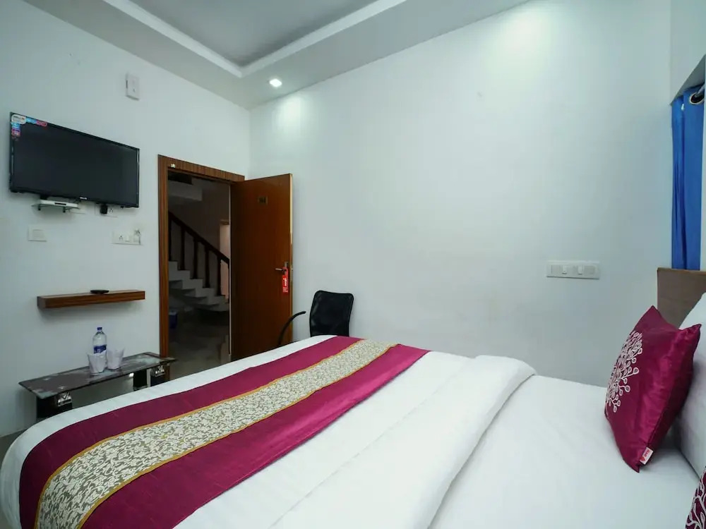 OYO 14841 Indra Holiday Home