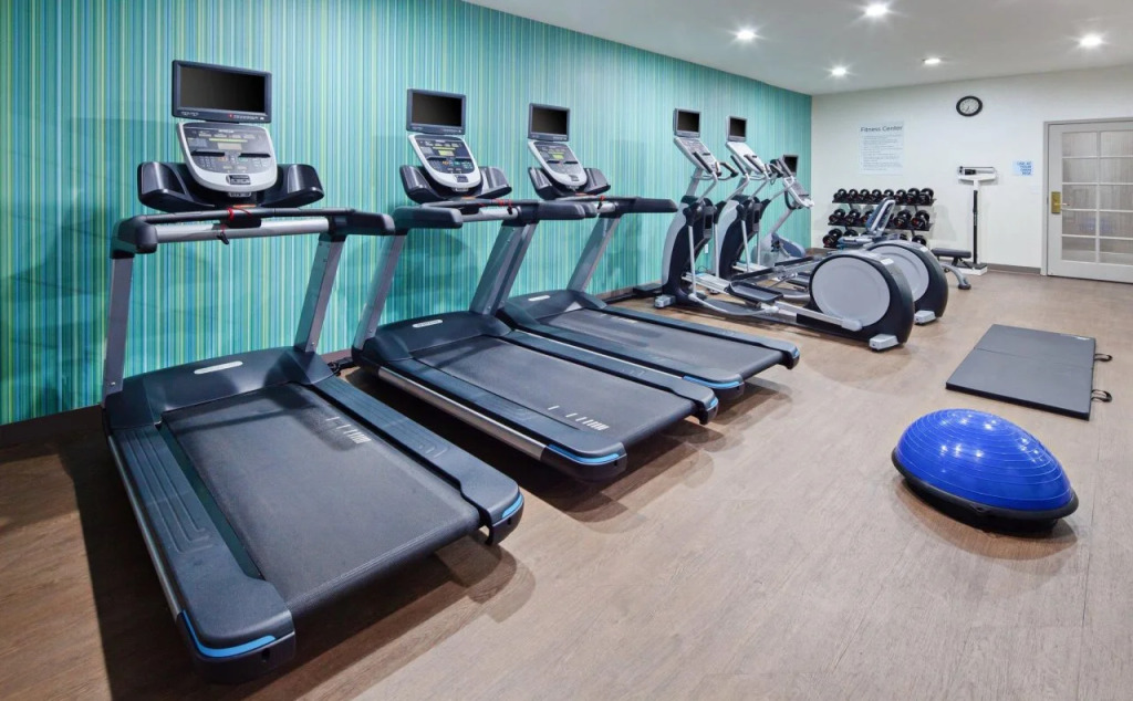 Holiday Inn Express & Suites - Tulare by IHG