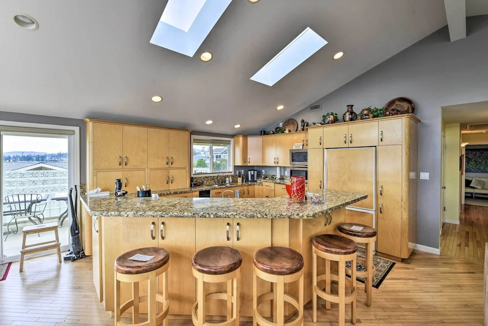 Anacortes Paradise Vacation Rental w/ Water Views!